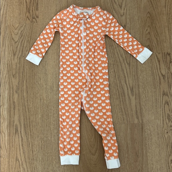 Lila & Hayes Other - Lila & Hayes 12-18 months Parker Zipper Sleeper in Fall Pumpkins